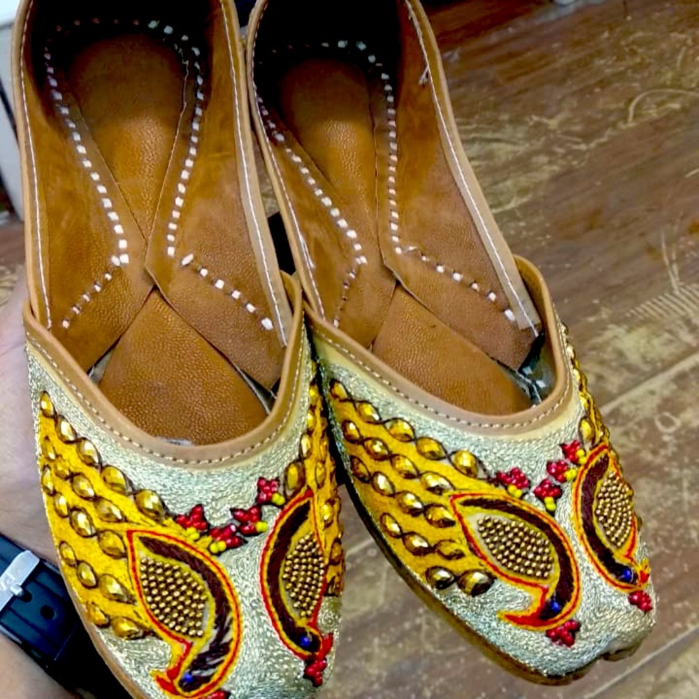 Peacock Jutti (leather flats)